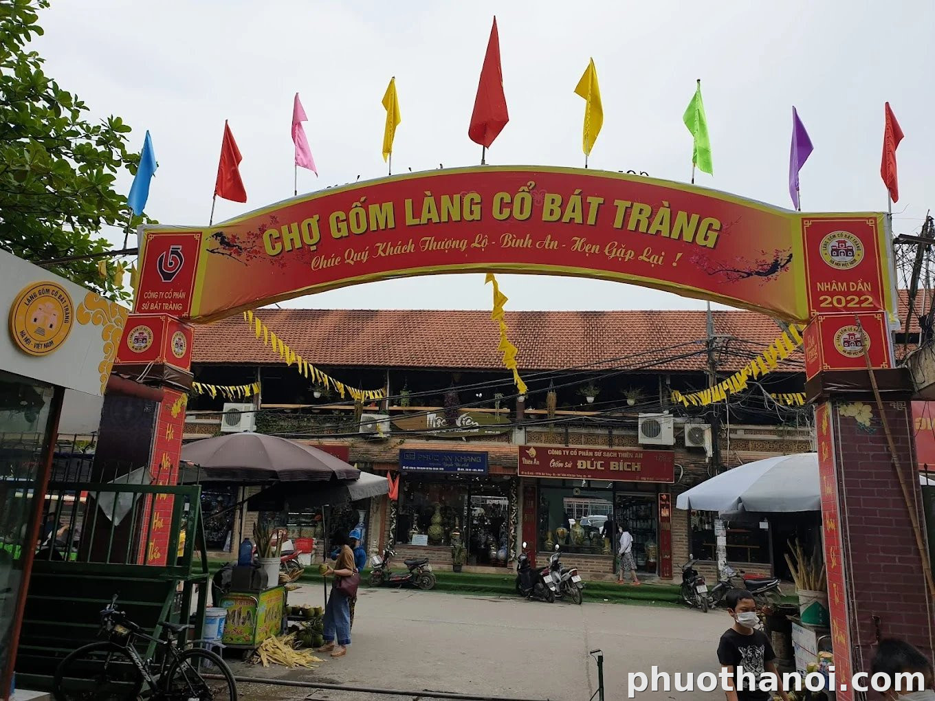 Chợ gốm Bát Tràng