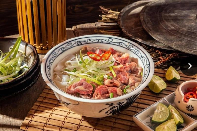 Phở Hà Nội: chọn phở bò hay phở gà và ăn thế nào?